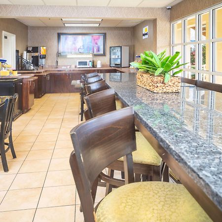Days Inn By Wyndham Atlanta Стон Маунтин Экстерьер фото