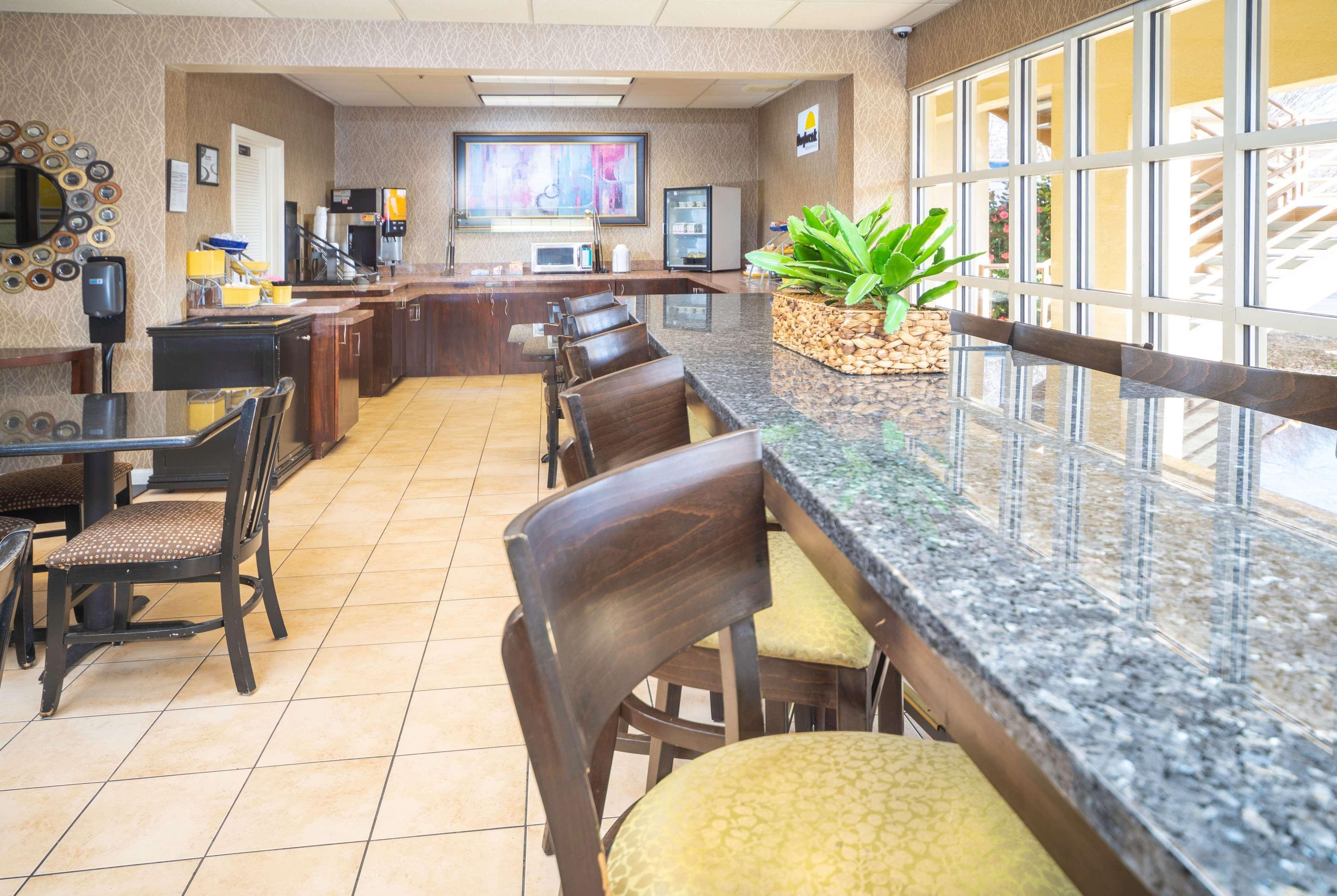 Days Inn By Wyndham Atlanta Стон Маунтин Экстерьер фото